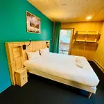 The People - Les 2 Alpes 3*