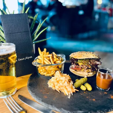 The People - Les 2 Alpes 3*