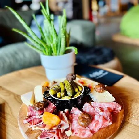 The People - Les 2 Alpes 3*