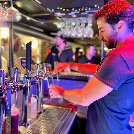 The People - Les 2 Alpes Hotel