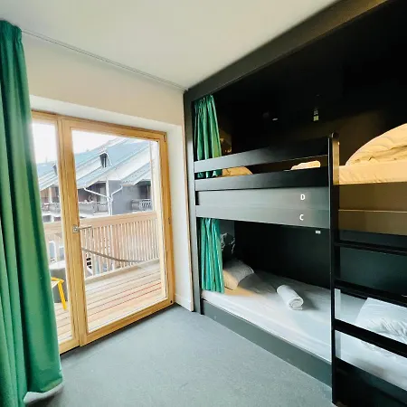 The People - Les 2 Alpes 3*