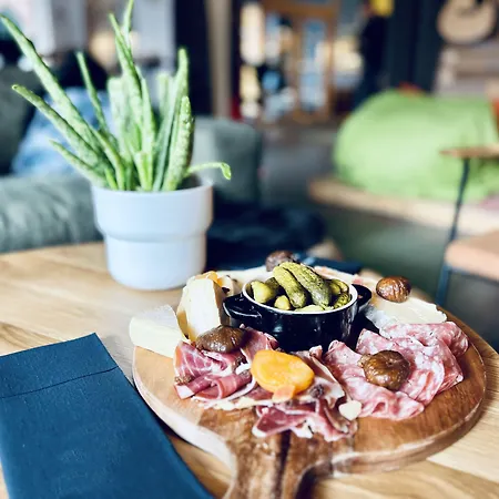 The People - Les 2 Alpes 3*