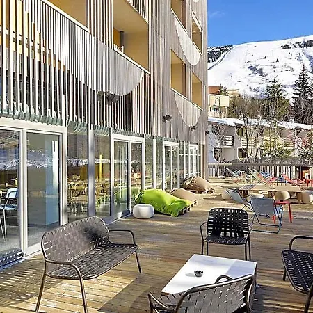 The People - Les 2 Alpes 3*
