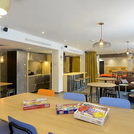 The People - Les 2 Alpes 3*