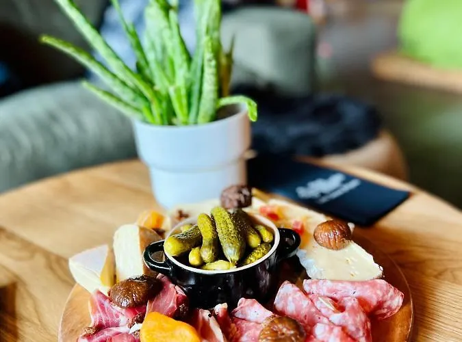 The People - Les 2 Alpes 3*